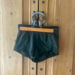 ADORABLE GREEN LULU SHORTS SIZE 2!!!